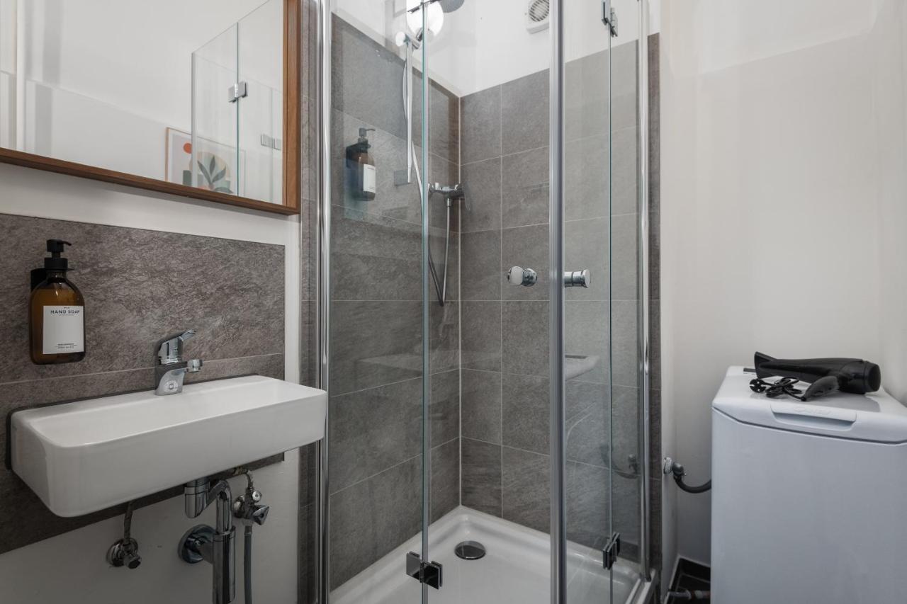 Super Zentral Super Schoener Altbau In Moabit Rostockerstrasse Im Herzen Von Berlin Fuer Bis Zu 6 Personen Dış mekan fotoğraf