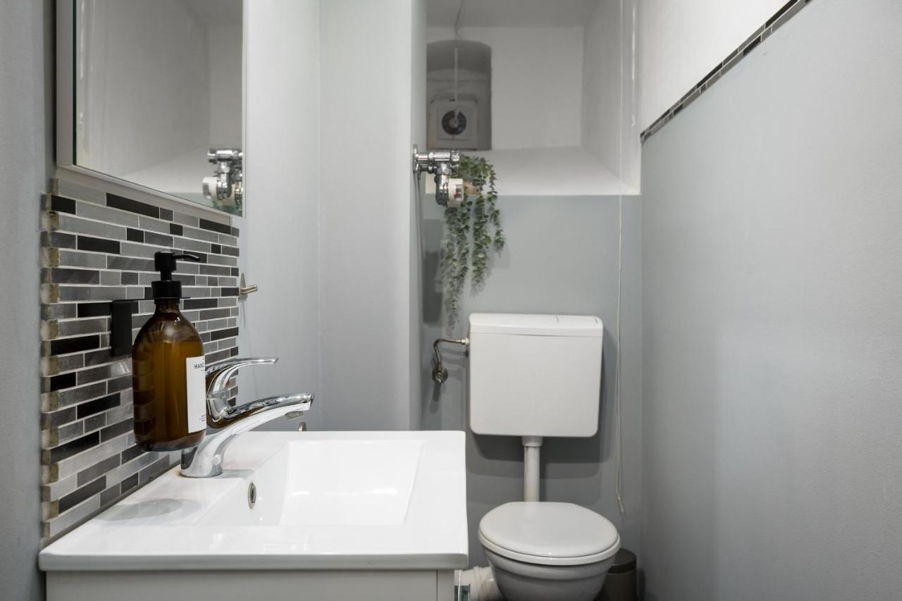 Super Zentral Super Schoener Altbau In Moabit Rostockerstrasse Im Herzen Von Berlin Fuer Bis Zu 6 Personen Dış mekan fotoğraf