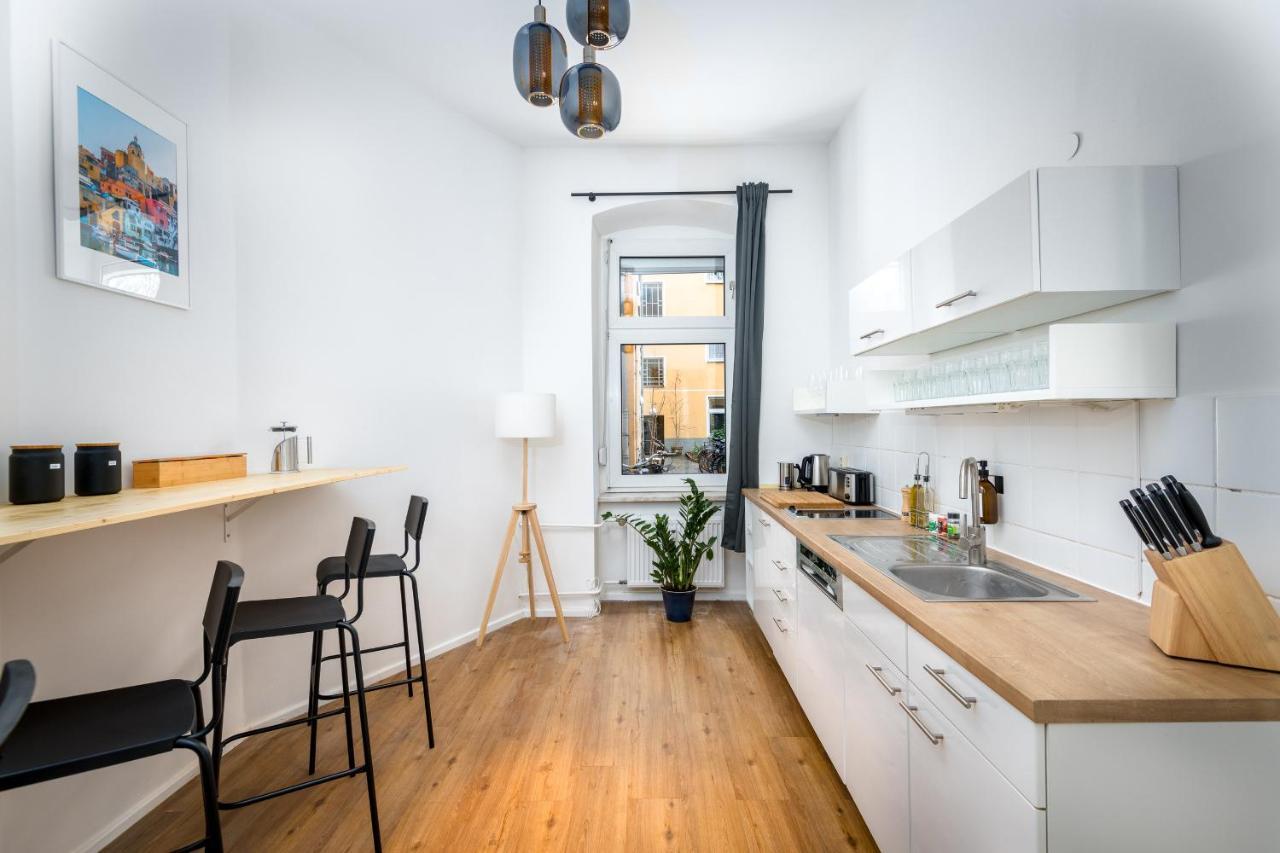 Super Zentral Super Schoener Altbau In Moabit Rostockerstrasse Im Herzen Von Berlin Fuer Bis Zu 6 Personen Dış mekan fotoğraf